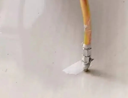 巴东瓷砖空鼓维修公司专业解答在瓷砖铺贴过程中，如果使用的砂料过粗（如全部使用了粗砂），可能会导致以下问题