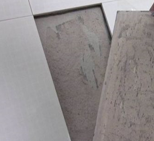 巴东瓷砖空鼓维修公司分享瓷砖铺贴时如果打浆（即涂抹在瓷砖背面和基层上的砂浆或瓷砖胶）过少，会带来以下问题